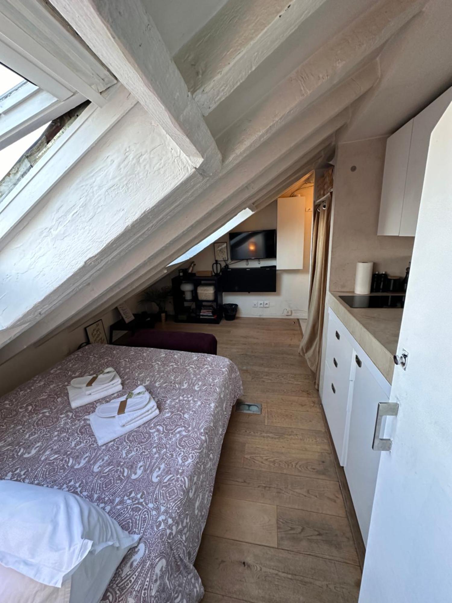 Marais Rooftop Studio - Metro Filles Du Calvaire Apartment Париж Екстериор снимка