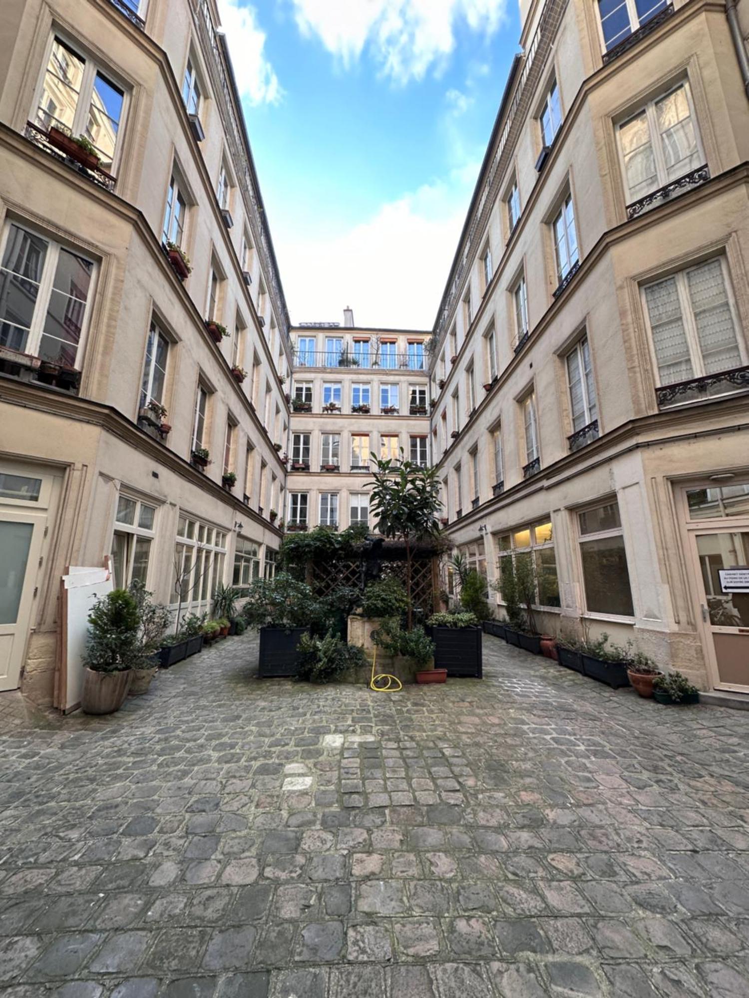 Marais Rooftop Studio - Metro Filles Du Calvaire Apartment Париж Екстериор снимка
