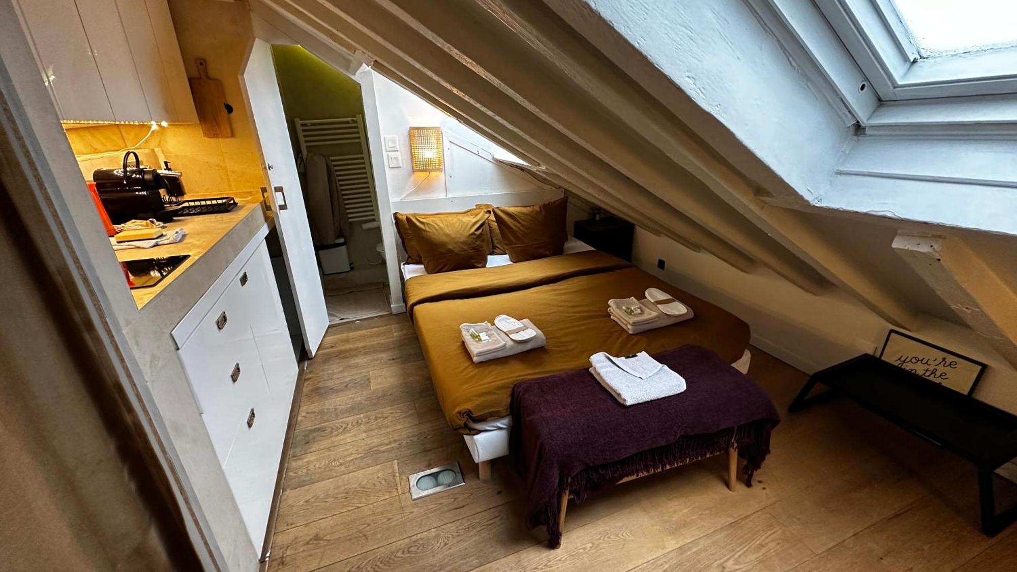 Marais Rooftop Studio - Metro Filles Du Calvaire Apartment Париж Екстериор снимка